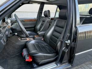 Immagine 19/36 di Mercedes-Benz 500 E (1991)