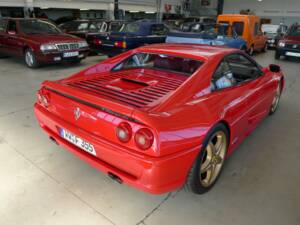Afbeelding 28/41 van Ferrari F 355 Berlinetta (1995)