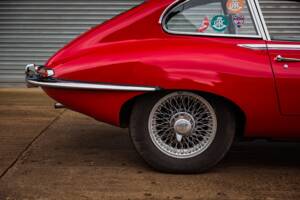 Image 17/46 of Jaguar E-Type (2+2) (1966)