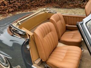 Image 19/52 de Mercedes-Benz 190 SL (1961)