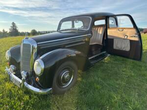 Image 4/30 de Mercedes-Benz 220 (1952)