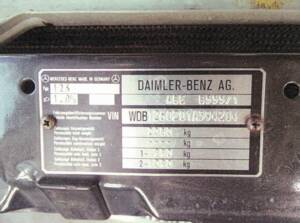 Image 32/39 of Mercedes-Benz 260 SE (1988)