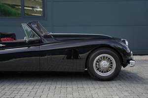 Image 34/50 of Jaguar XK 140 DHC (1956)
