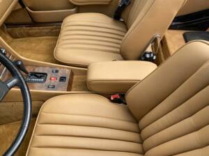 Image 16/31 of Mercedes-Benz 560 SL (1986)