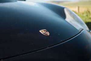 Image 24/50 of Porsche 911 Carrera 4 (2001)