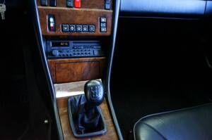 Afbeelding 25/35 van Mercedes-Benz 300 CE-24 (1992)