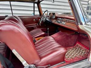 Image 29/33 of Mercedes-Benz 250 SE (1966)