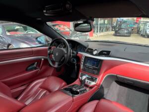 Bild 18/21 von Maserati GranTurismo 4.2 (2007)