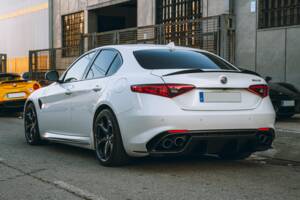 Bild 2/26 von Alfa Romeo Giulia Quadrifoglio (2017)