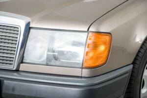 Image 22/50 of Mercedes-Benz 300 TD (1986)