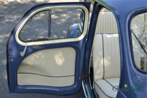 Imagen 27/50 de Renault 4 CV Décapotable (1954)