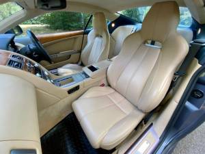 Bild 29/46 von Aston Martin DB 9 (2010)