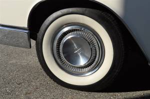 Image 36/50 of Lincoln Continental Convertible (1967)