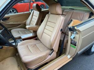Image 10/22 de Mercedes-Benz 500 SEC (1984)