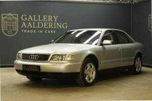 Immagine 40/50 di Audi A8 4.2 quattro (1995)