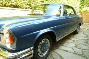 Afbeelding 10/32 van Mercedes-Benz 280 SE (1969)