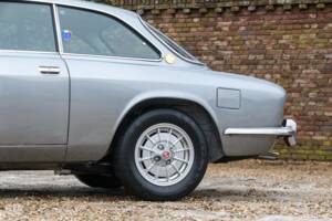 Image 12/50 de Alfa Romeo Giulia GT 1300 Junior (1972)