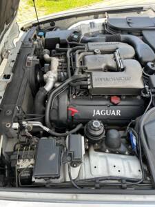Image 6/9 of Jaguar XJR 4.0 (2000)