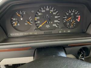 Image 37/43 of Mercedes-Benz 230 TE (1992)