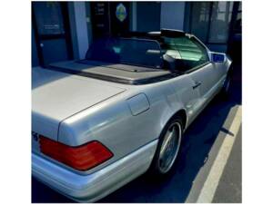 Image 18/40 of Mercedes-Benz SL 500 (1996)
