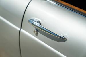 Image 31/50 of Jaguar XJ 6 4.2 (1970)