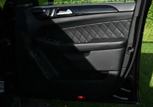 Image 29/49 of Mercedes-Benz ML 63 AMG (2013)