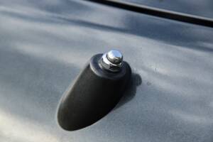 Image 24/63 of Mercedes-Benz 220 E (1993)