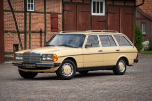 Image 1/53 de Mercedes-Benz 200 T (1982)