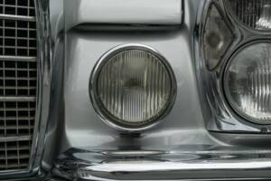 Image 31/95 of Mercedes-Benz 280 SE 3,5 (1970)