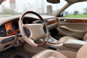 Immagine 8/14 di Jaguar XJ 8 Executive (1998)