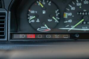 Image 48/50 de Mercedes-Benz 190 E (1988)