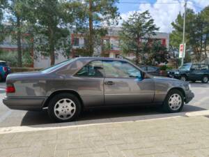 Bild 28/35 von Mercedes-Benz E 200 (1995)