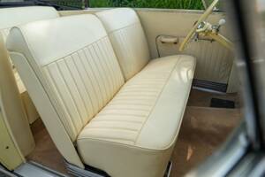 Image 46/50 of Studebaker Champion Regal DeLuxe Convertible (1950)