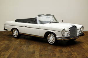 Imagen 25/25 de Mercedes-Benz 300 SE (1963)