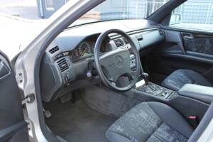 Bild 5/11 von Mercedes-Benz E 280 (1998)