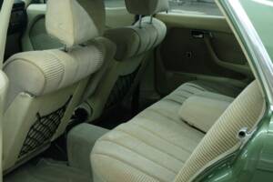 Image 20/50 de Mercedes-Benz 450 SEL 6,9 (1975)