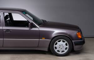 Bild 8/38 von Mercedes-Benz 500 E (1992)