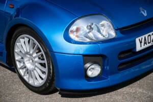 Image 11/34 of Renault Clio II V6 (2002)