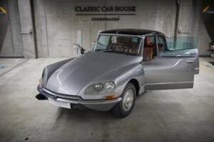 Image 2/92 of Citroën DS 23 Pallas (1975)
