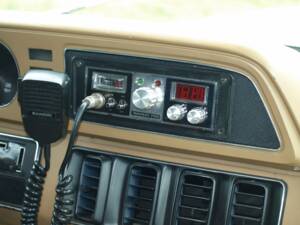 Immagine 42/143 di Dodge B 200 Sportsman (1978)