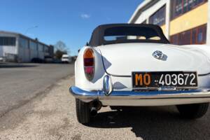 Image 15/23 of Alfa Romeo Giulia 1600 Spider (1963)