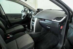 Bild 12/23 von Peugeot 207 1.6 VTi SW (2010)