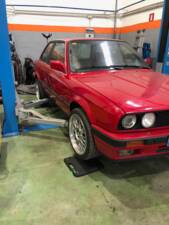 Image 25/180 de BMW 316i (1989)