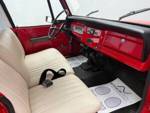 Image 16/20 of Jeep DJ-5F (1977)