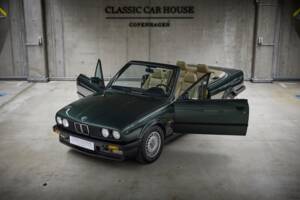 Image 13/90 of BMW 325i (1987)