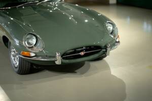 Image 5/50 de Jaguar Type E 4.2 (1966)