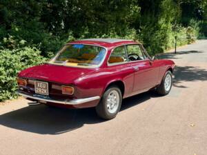 Image 29/48 of Alfa Romeo Giulia 1600 GT Junior (1972)