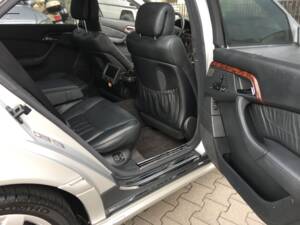 Immagine 18/38 di Mercedes-Benz S 55 AMG (2003)
