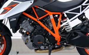 Image 48/83 of KTM 1290 Super Duke R (2018)