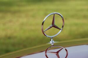 Image 32/50 of Mercedes-Benz E 220 (1994)